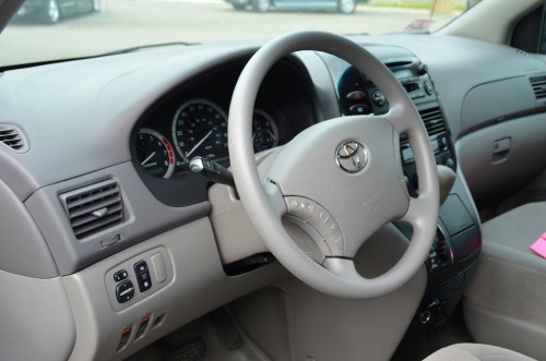 2005 Toyota Sienna 5S363124 Steering Wheel and Dash Side View