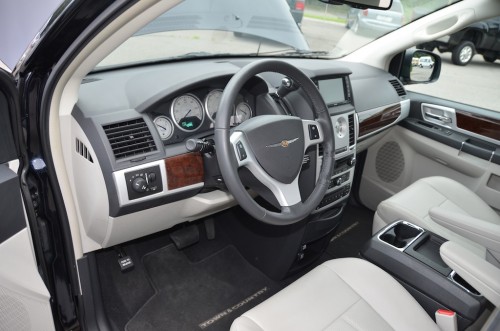 2010 Chrysler T&C No Conversion 2A4RR8DX4AR421854 front interior view
